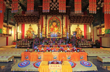 大(dà)雄寶殿內(nèi)景