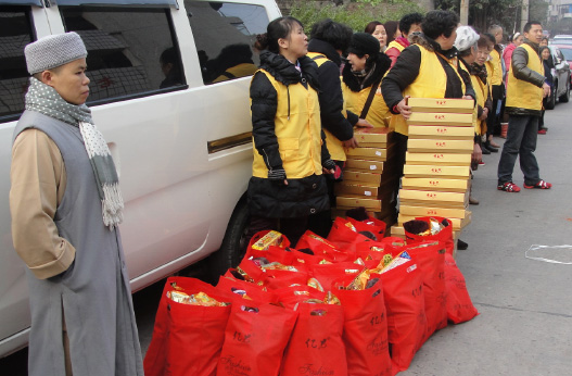 萬州區(qū)佛協開(kāi)展新春慰問(wèn)敬老(lǎo)院孤殘人(rén)士